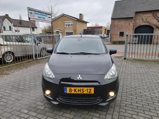 Mitsubishi Space Star 1.0 Intense 2013 Benzine 13