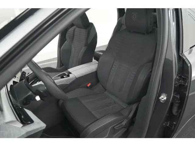 Peugeot 5008 HYbrid 145 e-DCS6 GT 2025 Hybride Benzine 30