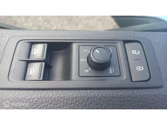 Volkswagen Transporter 2.0 TDI L2H1 DC 2018 Diesel 12