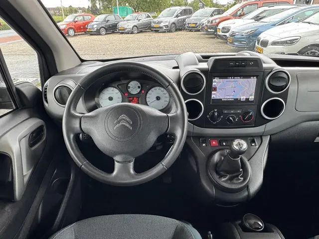 Citroën Berlingo 1.2 PureTech XTR 2018 Benzine 23