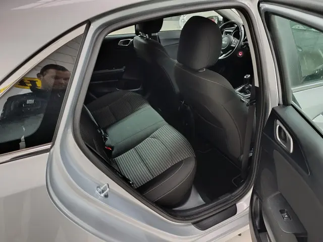 Kia Ceed 1.0 T-GDi DynamicLine 2023 Benzine 13