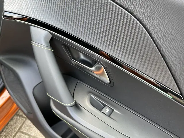 Peugeot 2008 1.2 Turbo 130 PK GT 2022 Benzine 42