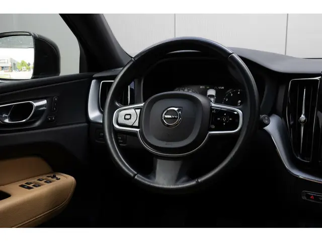Volvo XC60 2.0 T5 Inscription Panorama|Leder| 2018 Benzine 17