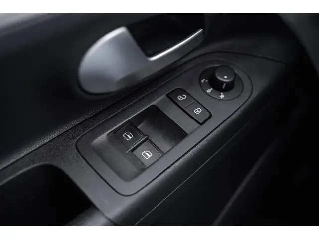 Volkswagen up! 1.0 BMT move up! 2019 Benzine 34