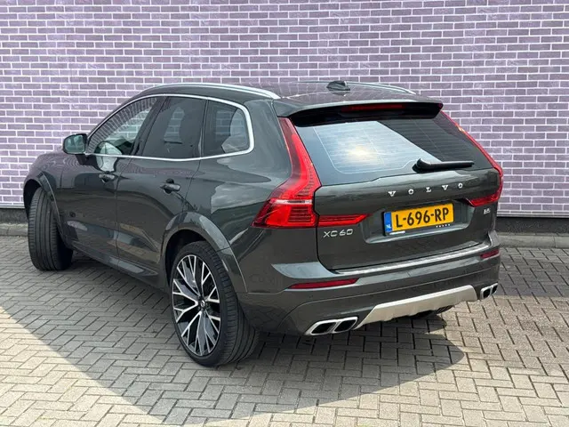 Volvo XC60 B5 Momentum Exclusive 2021 Benzine 2