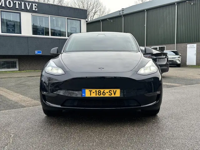 Tesla Model Y Long Range AWD 75 kWh 2023 Elektrisch 2
