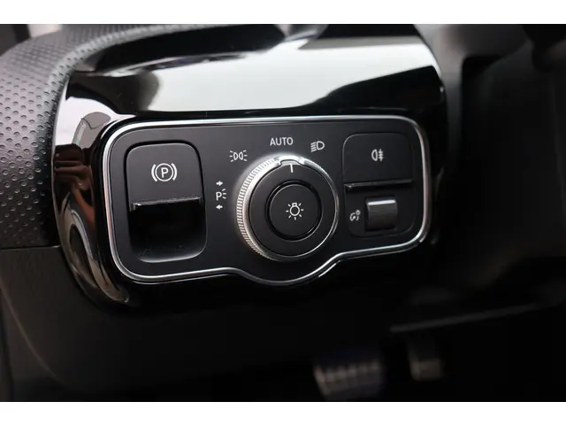 Mercedes-Benz A-Klasse 250 Premium Plus 2018 Benzine 31