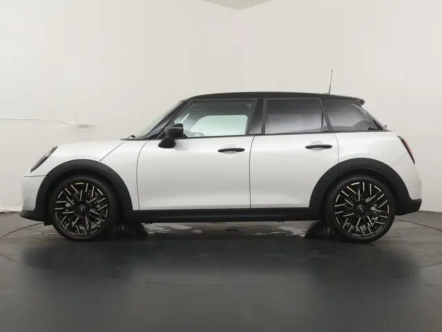 MINI 5-Deurs Cooper C 2026 Benzine 12