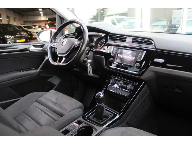 Volkswagen Touran 1.2 TSI Highline 7p 2016 Benzine 24