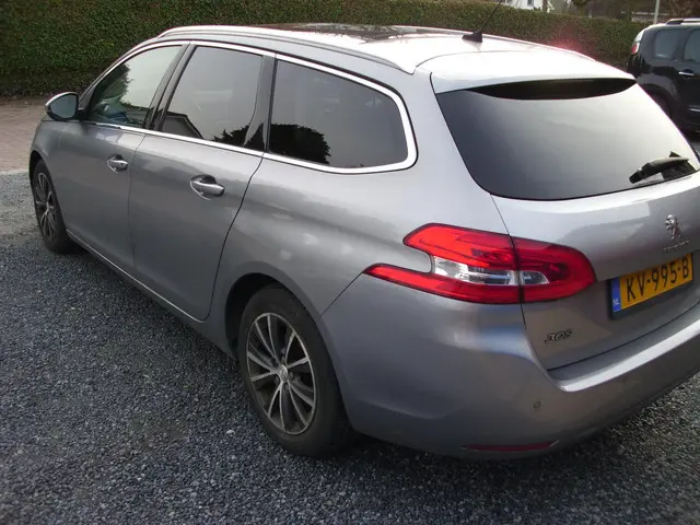 Peugeot 308 SW 1.2 PureTech Allure 2016 Benzine 12