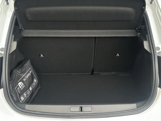 Peugeot 208 1.2 Hybrid 110 e-DCS6 Style 2025 Benzine 9
