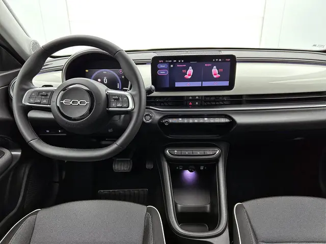 Fiat 600 1.2 Hybrid Bicolore 2024 Benzine 9