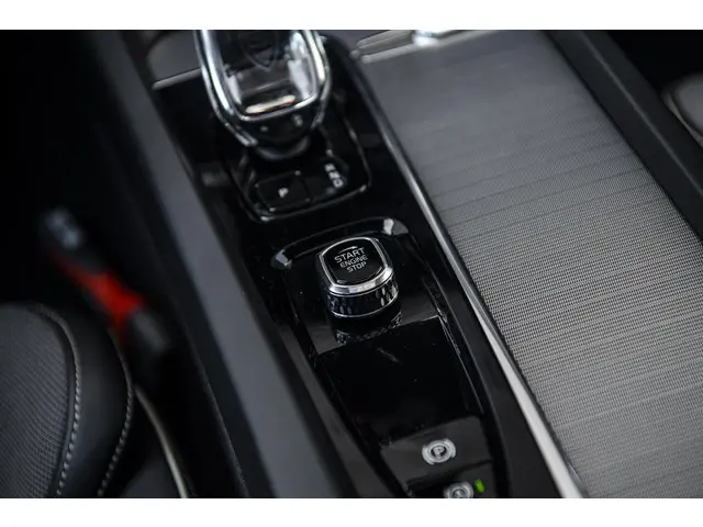 Volvo S60 2.0 B4 Ultimate Dark 2023 Benzine 31