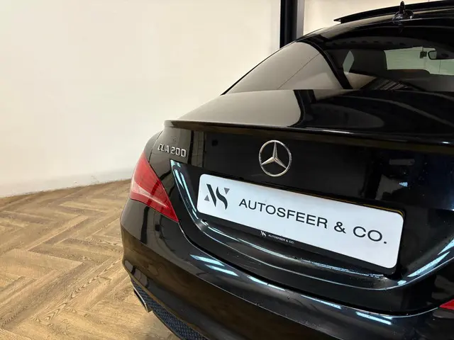Mercedes-Benz CLA 200 PANO PDC AMG 2014 Benzine 17