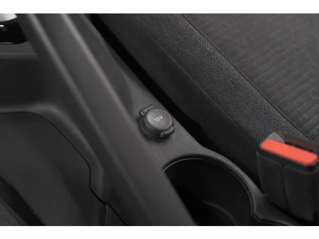 Peugeot 2008 1.2 Hybrid 136 Style 2025 Hybride Benzine 37