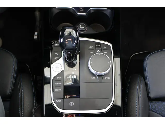 BMW 1 Serie 118i Executive Edition 2020 Benzine 20