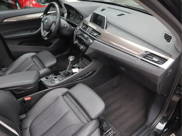 BMW X1 sDrive18i 136 PK High Executive 2017 Benzine 10