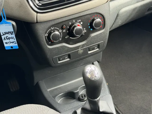 Dacia Lodgy 1.2 TCe Lauréate 5p. 2013 Benzine 30