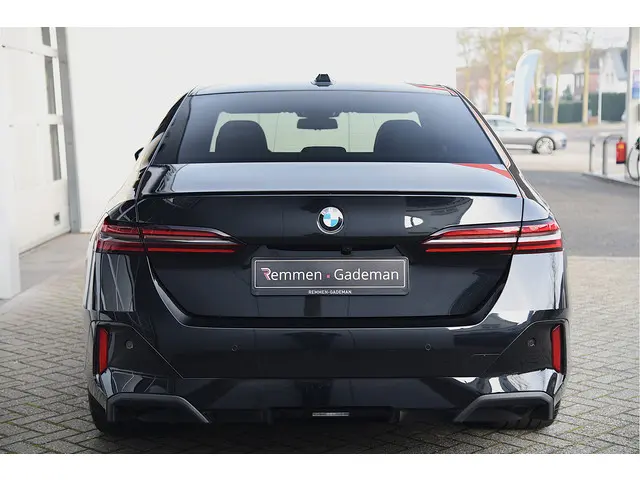 BMW 5 Serie 520i M-Sport 2024 Benzine 38