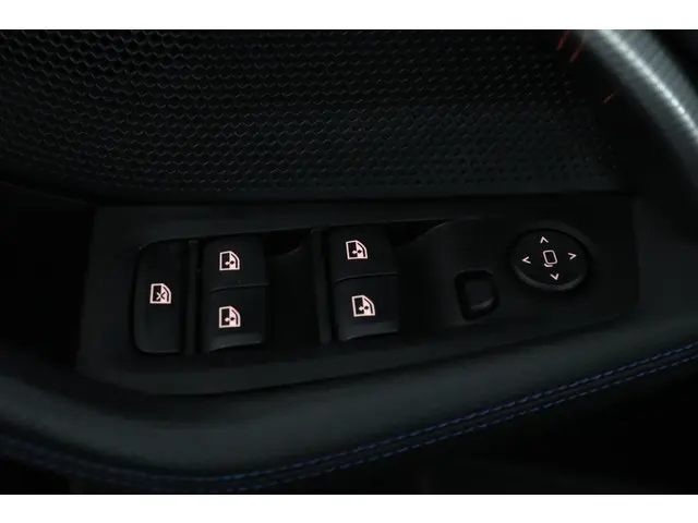 BMW 1 Serie 118i Executive Edition 2021 Benzine 23