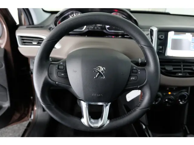 Peugeot 2008 1.2 VTi Active Pack Premium 2014 Benzine 8