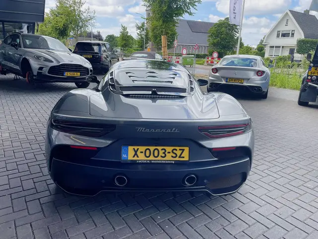 Maserati MC20 3.0 V6 2023 Benzine 18
