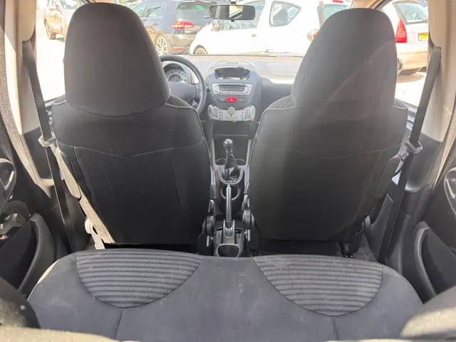 Peugeot 107 1.0 Active NAP / AIRCO / LED 2013 Benzine 13