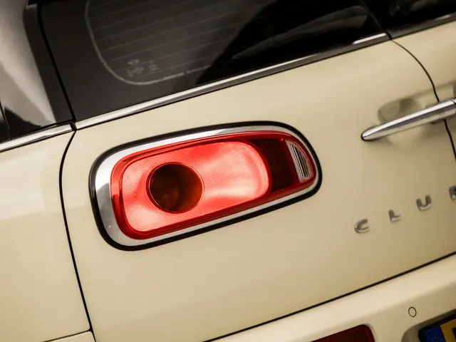 MINI Clubman Mini 1.5 One Pepper Sport 2017 Benzine 28