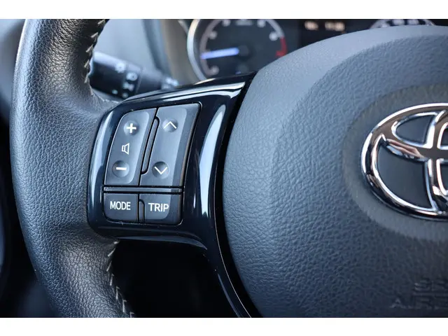 Toyota Yaris 1.0 VVT-i Aspiration, Trekhaak 2017 Benzine 25