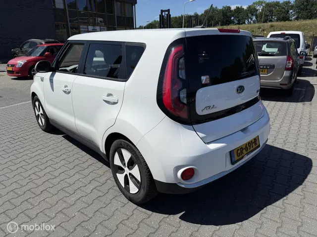 Kia e-Soul EV ExecutiveLine 27 kWh 2015 Elektrisch 4