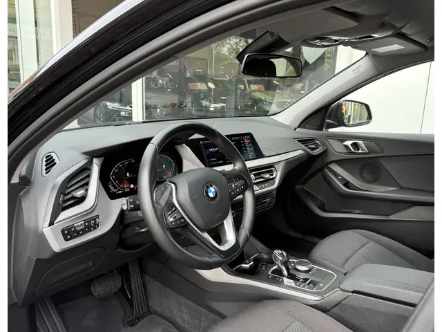 BMW 1 Serie 118i Executive Edition 2020 Benzine 13
