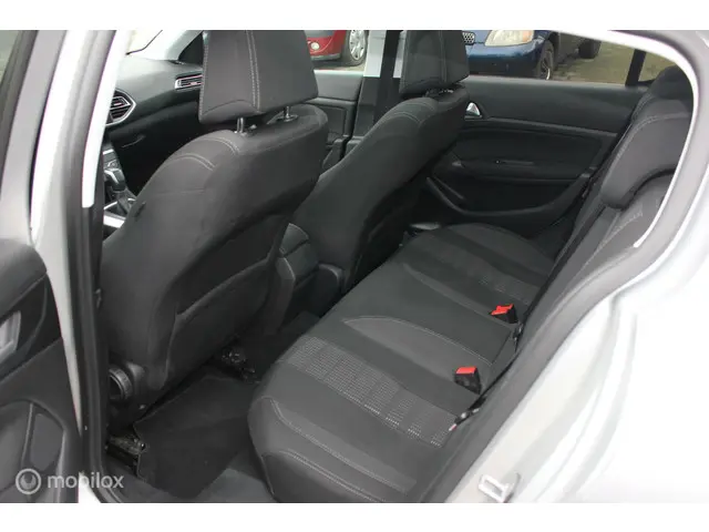 Peugeot 308 1.2 PureTech Blue Lease Premium 2017 Benzine 6