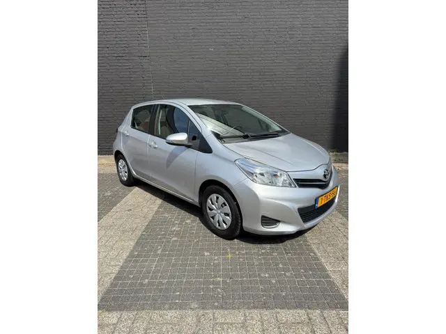 Toyota Yaris 2