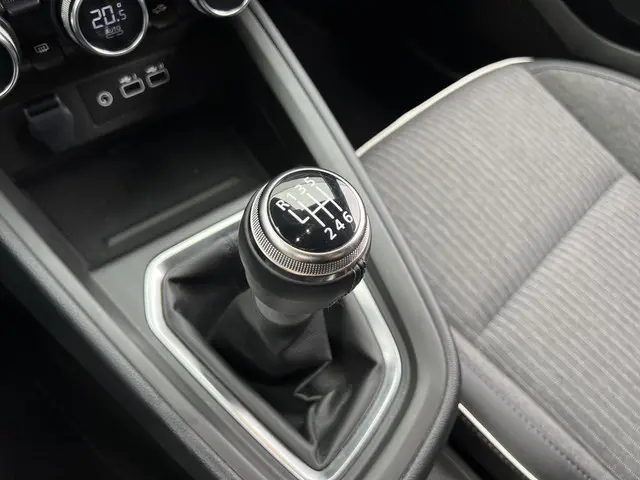 Mitsubishi Colt 1.0T MT First Edition 2024 Benzine 25