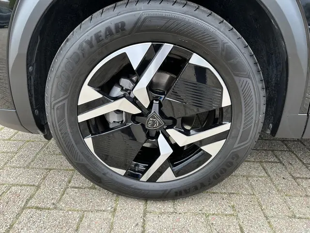 Peugeot 2008 1.2 Turbo 100 PK Allure 2024 Benzine 43