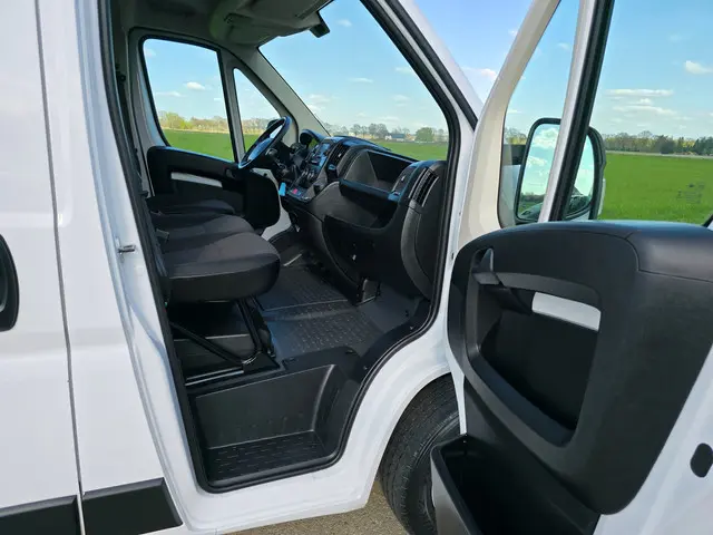 Opel Movano 2.2D 140 S&S L2H2 3.5T 2022 Diesel 10