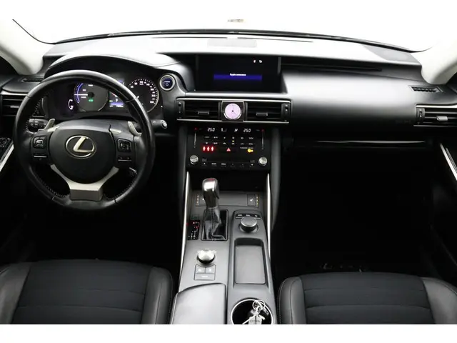 Lexus IS 300h Hybrid Business Line 2018 Hybride Benzine 4