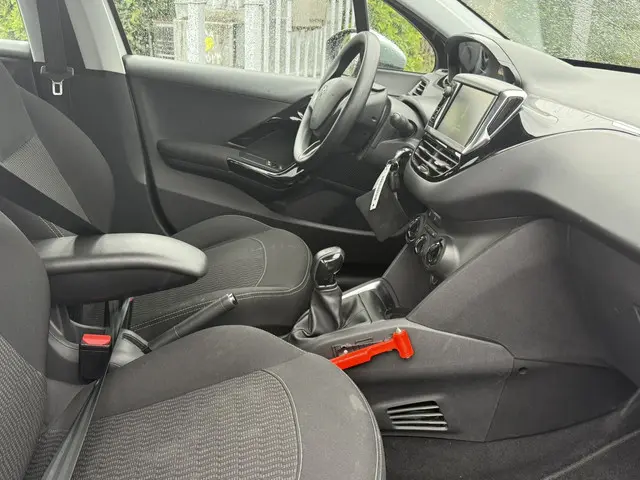 Peugeot 208 1.6 BlUE HDI 2017 Diesel 8