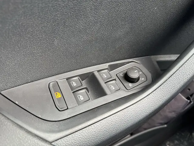 Škoda Karoq 1.5 TSI ACT Sportline Business 2026 Benzine 23