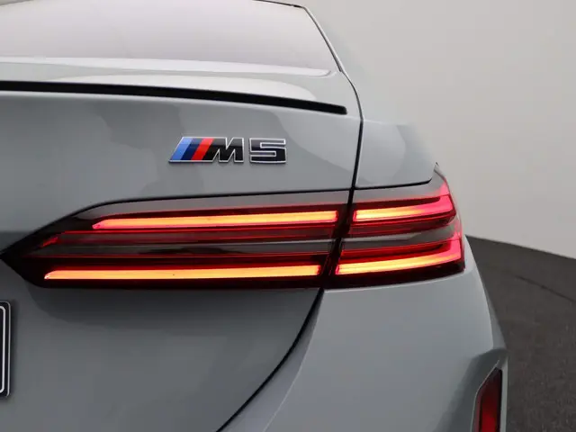 BMW M5 Sedan 2025 Hybride Benzine 28