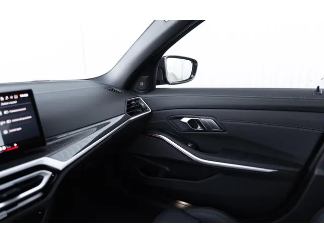 BMW M3 3-serie Touring xDrive Competition 2024 Benzine 38