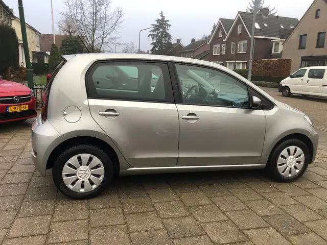 Volkswagen up! 1.0 Volkswagen Up 2021 Benzine 4