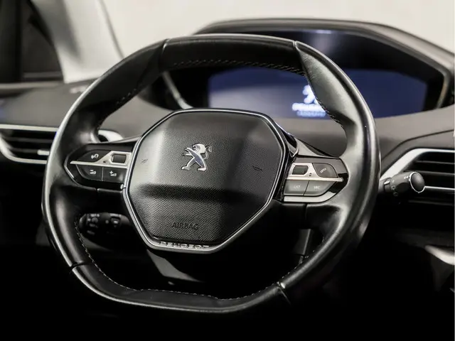 Peugeot 5008 1.2 PureTech Sport 7 Persoons 2018 Benzine 19