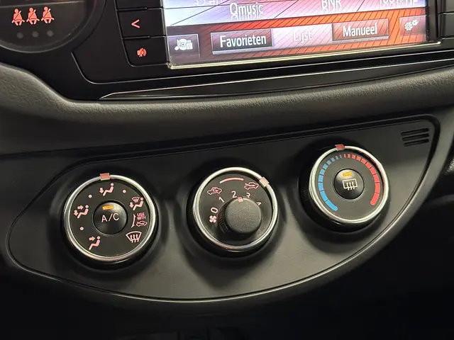 Toyota Yaris 1.0 VVT-i Style 2015 Benzine 15