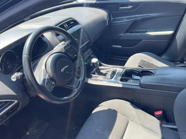 Jaguar XE 2.0 D Pure 2016 Diesel 3