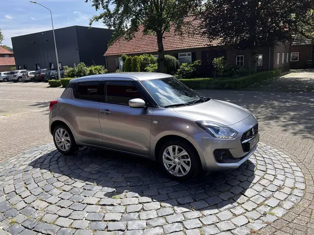 Suzuki Swift 1.2 Select Smart Hybrid 2023 Benzine 34