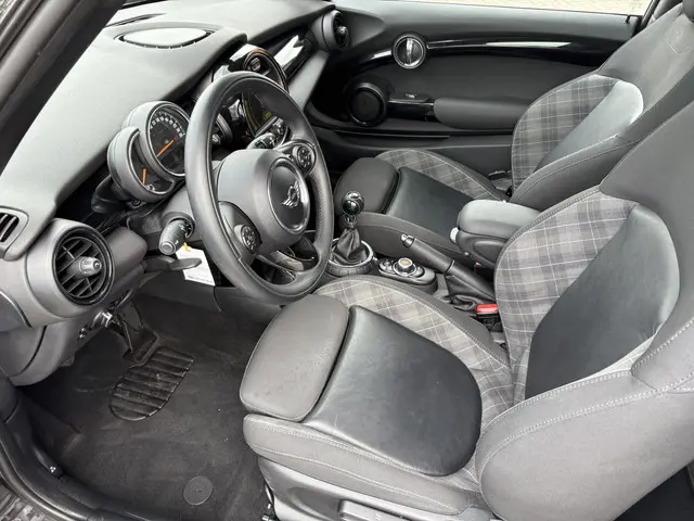 MINI Cooper Mini 1.5 Chili Business 2015 Benzine 4