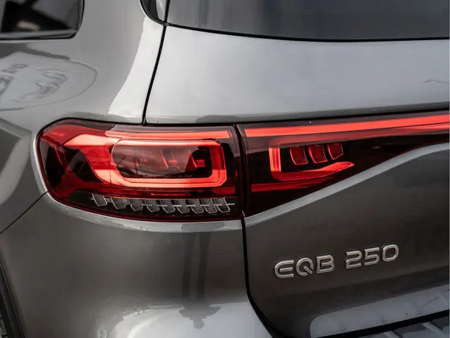 Mercedes-Benz EQB 250 AMG Line 67 kWh 2022 Elektrisch 12