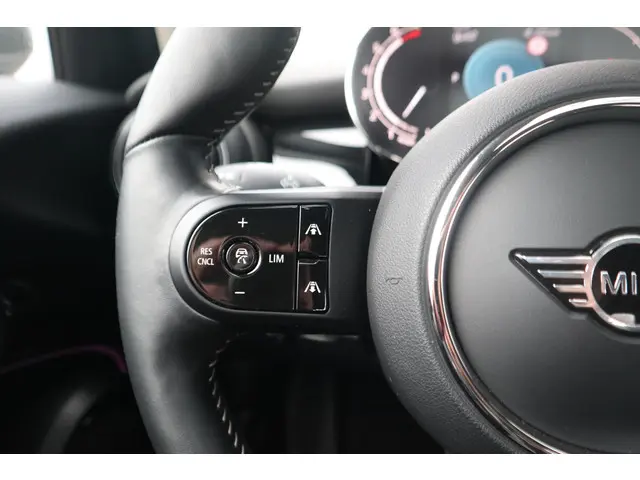 MINI 5-Deurs Cooper 2021 Benzine 16