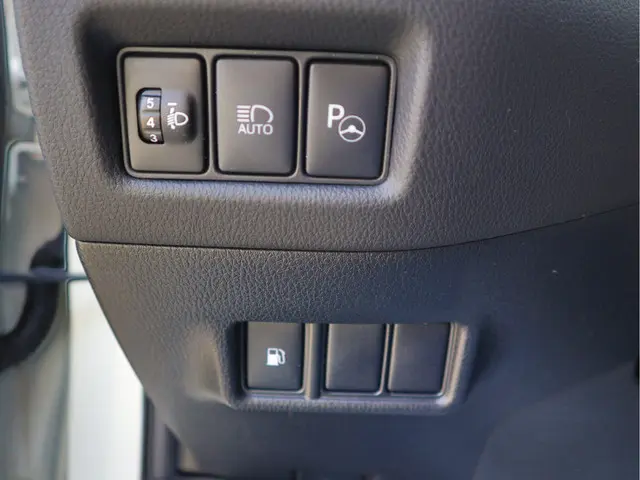 Toyota C-HR 1.8 Hybrid Executive 2017 Hybride Benzine 22